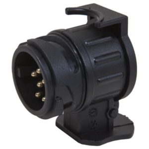 M+ 13/7 12V adapteri – muuntaa auton 13-napaisen pistokkeen 7-napaiselle perävaunulle/trailerille. Tuotenumero 57805601, EAN 6417196774013.