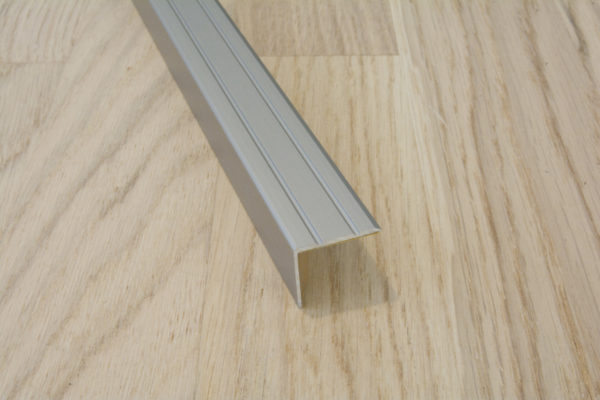 Askelkulmal 24x202000mm nordic graf