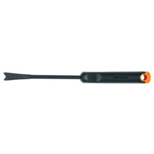 Fiskars Ergo rikkaruohorauta – ergonominen ja tehokas apuväline rikkaruohojen poistoon. Poista voikukat ja ohdakkeet juurineen helposti.