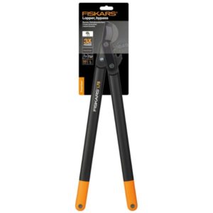 Fiskars PowerGear L -raivaussakset – tehokas ja kevyt valinta tuoreen puun leikkaamiseen! Koukkuterä, ohileikkaava malli ja Softouch™-kahva takaavat helpon ja miellyttävän käytön.