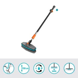 Gardena Cleansystem terassinpesuharja: karkea harja, 150 cm varsi, säädettävä veden virtaus ja pesuainetabletit. Tehokas ja ergonominen terassin puhdistus.