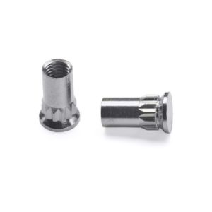 Hylsymutteri M5×8, niklattu – messinkinen hylsymutteri Habon ovenpainikkeille, 2 kpl/pkt. ART.NR 75127, EAN 7317900075124.