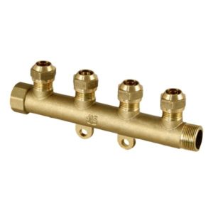 4-osainen jakotukki PEX-liittimin – 1/2″ kierreväli 50 mm, karhennettu 3/4″ kierre, STF- ja SFS-vaatimusten mukainen, suomalainen mitoitus. EAN 6415820493347, LVI 2049334.