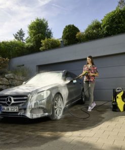 Kärcher Autoshampoo 3 in 1 – tehokas ja hellävarainen pesuaine autojen ulkopinnoille.