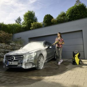 Kärcher Autoshampoo 3 in 1 – tehokas ja hellävarainen pesuaine autojen ulkopinnoille.