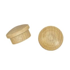 Karmitulppa 345 tervalepästä, Ø 13 mm reikään. Luonnollinen ratkaisu karmiruuvien peittämiseen, esimerkiksi saunanoven karmissa. Pakkauksessa 20 kpl. Tuotekoodi 20609520, EAN 6414675071045.