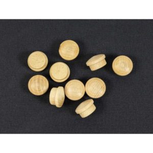 Karmitulppa 345 tervalepästä, Ø 13 mm reikään. Luonnollinen ratkaisu karmiruuvien peittämiseen, esimerkiksi saunanoven karmissa. Pakkauksessa 20 kpl. Tuotekoodi 20609520, EAN 6414675071045.