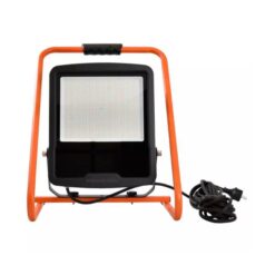 Kempten CCT LED-työvalaisin 150 W tarjoaa 16500 lm valotehon, IP65-suojauksen ja 3 värisävyä: 3000K, 4000K ja 6500K. 10 m kaapeli.