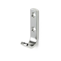 Koulukoukku 1021 kromi – klassinen teräskoukku, ulkonema 43 mm, ruuvit mukana