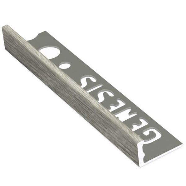 Listatalo laattalista pääte 12 mm – alumiini, gunmetal‑sävy. Siisti ja kestävä viimeistely laatoituksen reunoihin, pituus 2,5 m. Tuotekoodi ESA120.77.