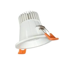 Kempten 3W led-alasvalo sisäänrakennetulla muuntajalla. 210 lm valoteho ja 3500 K lämmin valkoinen sävy. Upotusaukko 70–75 mm. Tilaa heti PK-Puusta.
