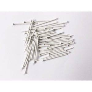 Listanaula 441 valkoinen 1,75 × 32 mm – karkaistua terästä siistiin ja huomaamattomaan listojen kiinnitykseen. EAN 6414672032902.