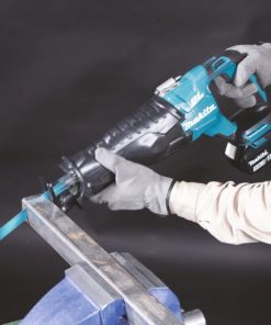 Erittäin tehokas hiiliharjattomalla moottorilla varustettu puukkosaha raskaaseen työhön. Pitkä 32 mm iskuliike takaa nopean ja tehokkaan sahauksen.