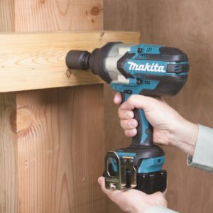 Makita Iskevä mutterinväännin DTW1002Z 18V akkuversio