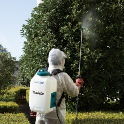 Makita DUS158Z 18V LXT reppuruisku 15 litran säiliöllä ja jopa 5 barin paineella vaativaan kasvinsuojelu- ja lannoituskäyttöön. Runkoversio ilman akkua ja laturia.