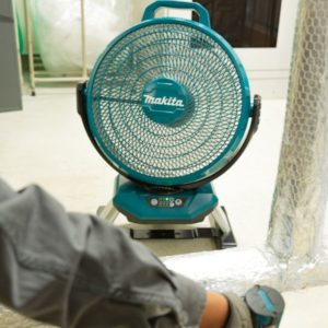 Makita DCF301Z tuuletin – tehokas ja hiljainen akkutuulettin työmaalle ja kotiin.