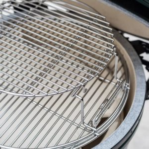 Big Green Egg Large 2-osainen monitasoteline tuo lisää paistopintaa ja mahdollistaa monipuolisemman grillaamisen. Erinomainen ratkaisu, kun haluat valmistaa useita ruokia samanaikaisesti.