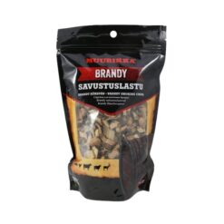 Muurikka Brandy savustuslastu 360 g. Tammitynnyristä valmistettu lastu tuo syvän ja aromikkaan maun grillaukseen ja savustukseen.