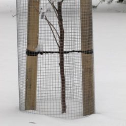 Vihreä myyräverkko 1,50 x 2,50 m – pienisilmäinen (12,7 x 12,7 mm) hitsattu verkko myyrien ja pienjyrsijöiden torjuntaan. Kiinnitä huolellisesti maahan ja tue tarvittaessa talvikäyttöä varten.