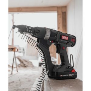 Kipsilevyruuvi puuhun 3,9 x 41 mm, clear zinc -pintakäsittely, Philips 2 -kanta. Nopea ja luotettava kiinnitys kipsilevylle puurankaan, 1000 kpl. EAN 8715274296944.