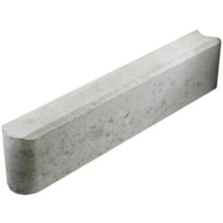Harmaa nurmikon reunakivi 600 x 80 x 135 mm – viimeistelee pihakiveyksen, tukee ladontaa ja pitää nurmikon rajat siisteinä. Paino 16 kg/kpl.
