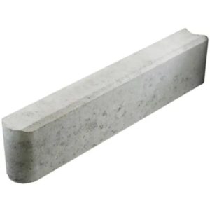 Harmaa nurmikon reunakivi 600 x 80 x 135 mm – viimeistelee pihakiveyksen, tukee ladontaa ja pitää nurmikon rajat siisteinä. Paino 16 kg/kpl.