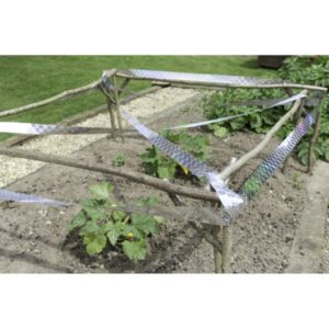 Hortex pelätinnauha 30 m – helppo tapa suojata marjat ja viljelykset lintujen aiheuttamilta vahingoilta. Tuotenumero 10.10.922.