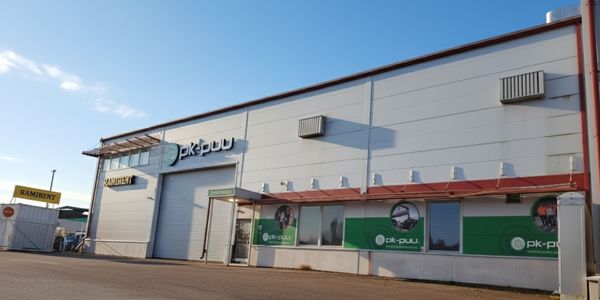 PK-Puu Uusikaupunki myymälän julkisivu ja sisäänkäynti