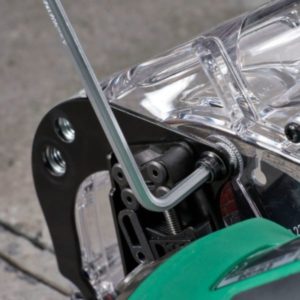 Carat-pölynpoistosarja Ø 125 mm kulmahiomakoneeseen – tehokas ja helposti asennettava suojakuori pölyttömään leikkaamiseen.