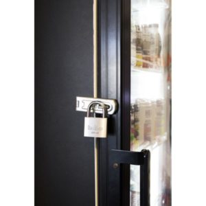 Riippulukko 503-40 – massiivialumiinirunko, karkaistu Ø 6 mm kaksoistelkeävä sanka, sis. 2 avainta. EAN 7317900173233.