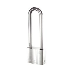 Kestävä ja monipuolinen Abloy PL330C/100mm riippulukko kevyempään lukitukseen
