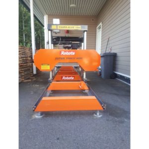 Robota RV1 -kenttävannesaha – tehokas 9 hv sahalaitos tukkien tarkkaan sahaukseen. Sisältää säädettävän teräohjaimen ja vesisäiliön terän voiteluun.