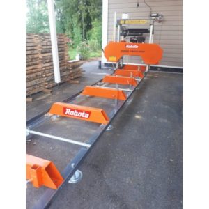 Robota RV1 -kenttävannesaha – tehokas 9 hv sahalaitos tukkien tarkkaan sahaukseen. Sisältää säädettävän teräohjaimen ja vesisäiliön terän voiteluun.