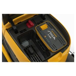 STIGA ePower 48V akku ja laturi – pitkä käyttöaika ja nopea lataus ruohonleikkuriin.
