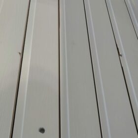 Puhtaan valkoinen STV-sisäpaneeli 13x120x2370 mm II-laatu