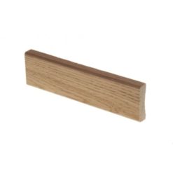 Lakattu tammi peitelista 12 x 42 x 2450 mm – kestävä ja tyylikäs viimeistelylista sisätilojen saumoihin ja liittymiin.