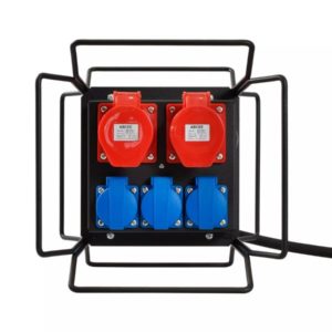 Työmaakeskus THK 316/2/3 – 3 m kaapeli, 2 × 400 V ja 3 × 230 V pistorasiaa, kestävä ratkaisu työmaille. EAN 6438152085585.