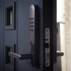 6438352094257 Yale Doorman L3 -älylukko musta