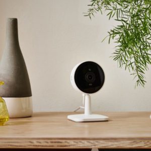 Yale Smart Indoor Camera: Full HD -kuva, pimeänäkö, kaksisuuntainen ääni ja tekoälypohjainen liiketunnistus. Helppo asennus, mobiiliohjaus ja yksityisyystila