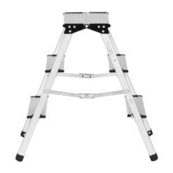 Kevyt Tikli 3-askelmainen askelpukki kotikäyttöön. Tasokorkeus 61 cm, työskentelykorkeus 261 cm, syvyys avattuna 64 cm ja paino 2600 g.